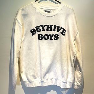 Beyoncé “Official Tour Sweatshirt.”